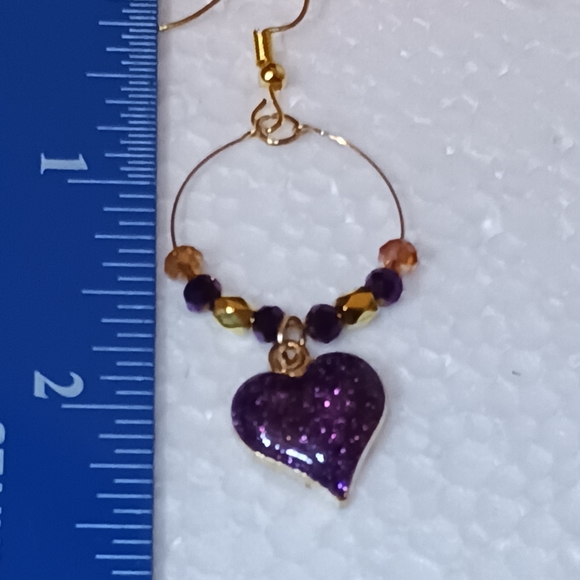 Handmade Earrings Purple heart charm with crystals on goldplated wire ring - Picture 2 of 4